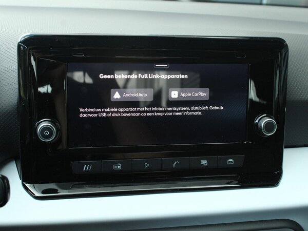 Apple Carplay/Android Auto Apple Carplay/Android Auto