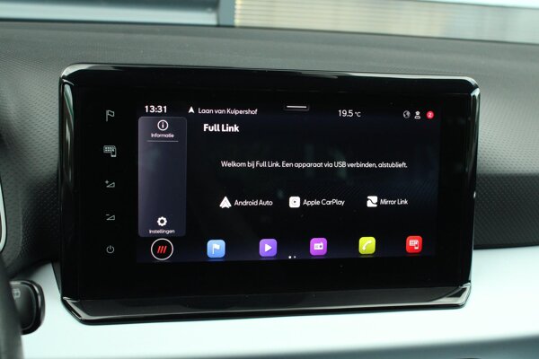 Apple Carplay/Android Auto Apple Carplay/Android Auto