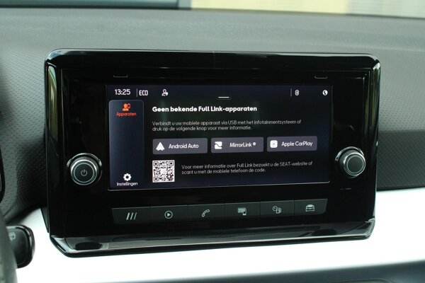 Apple Carplay/Android Auto Apple Carplay/Android Auto