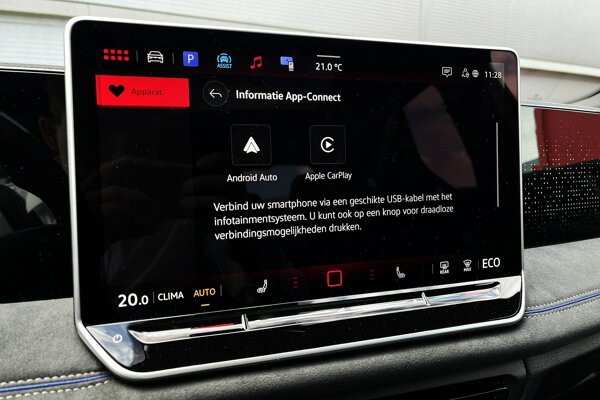 Apple Carplay/Android Auto Apple Carplay/Android Auto