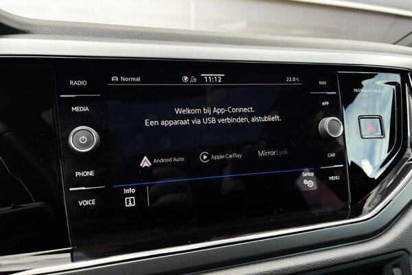 Apple Carplay/Android Auto Apple Carplay/Android Auto