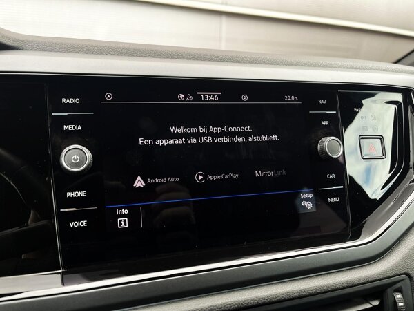 Apple Carplay/Android Auto Apple Carplay/Android Auto