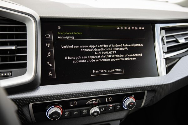 Apple Carplay/Android Auto Apple Carplay/Android Auto