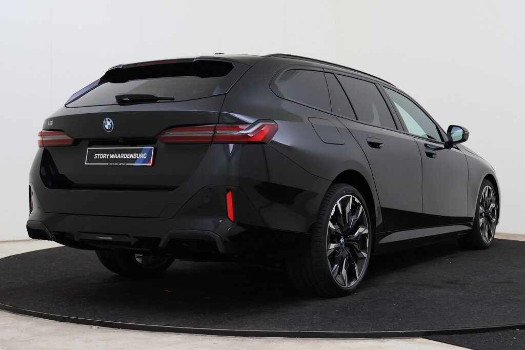 BMW i5 2