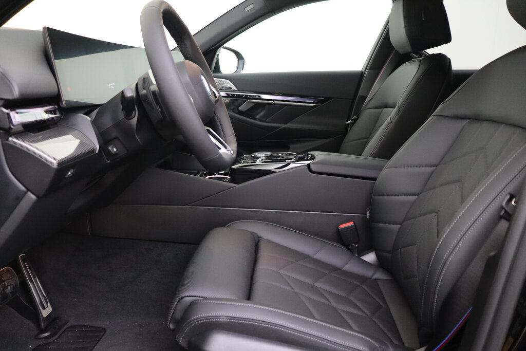 BMW i5 12