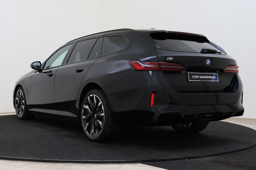 BMW i5 15