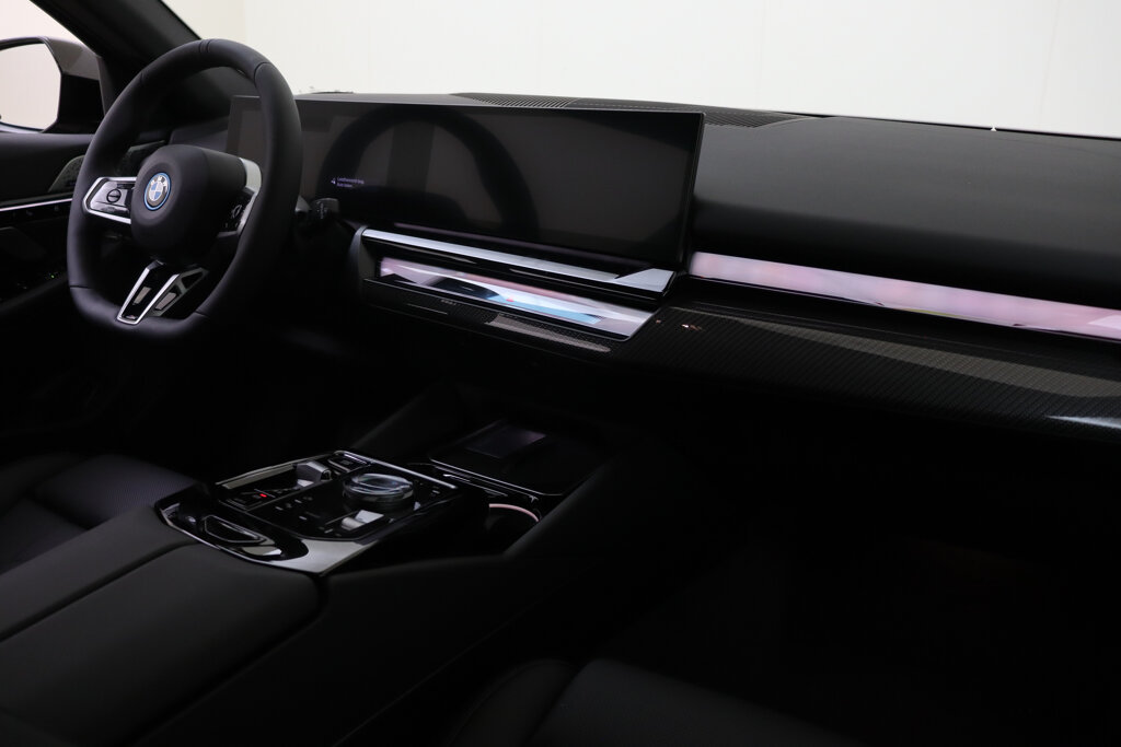 BMW i5 16