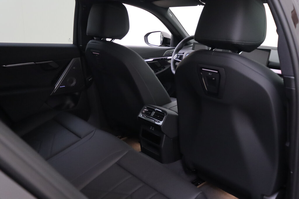 BMW i5 22