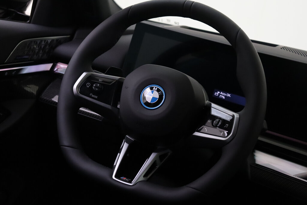 BMW i5 24
