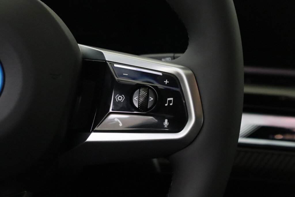 BMW i5 27