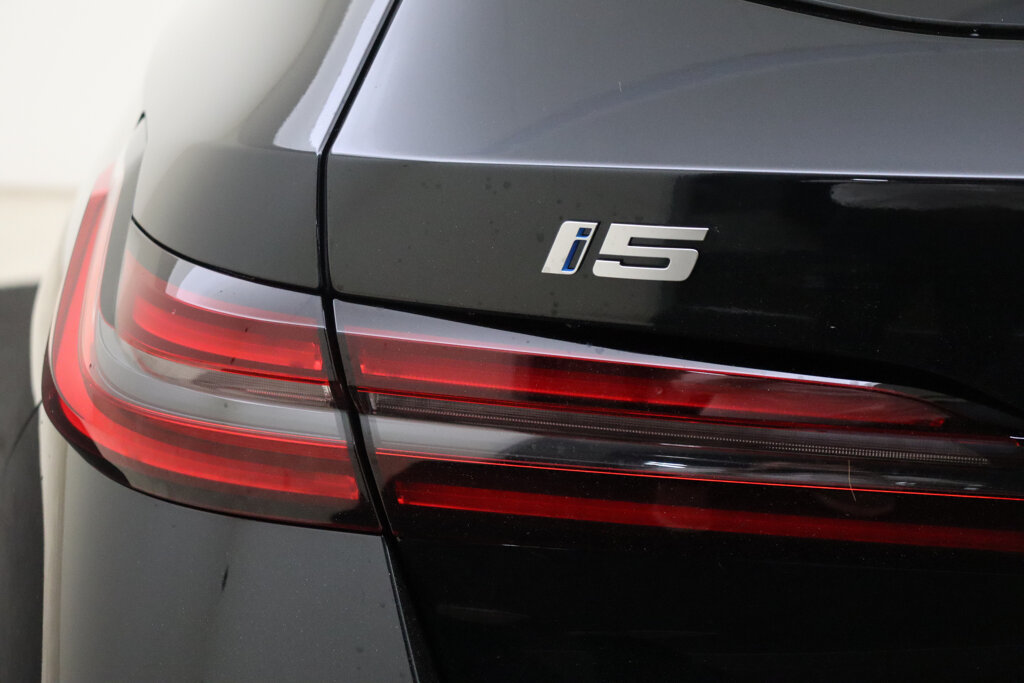 BMW i5 41