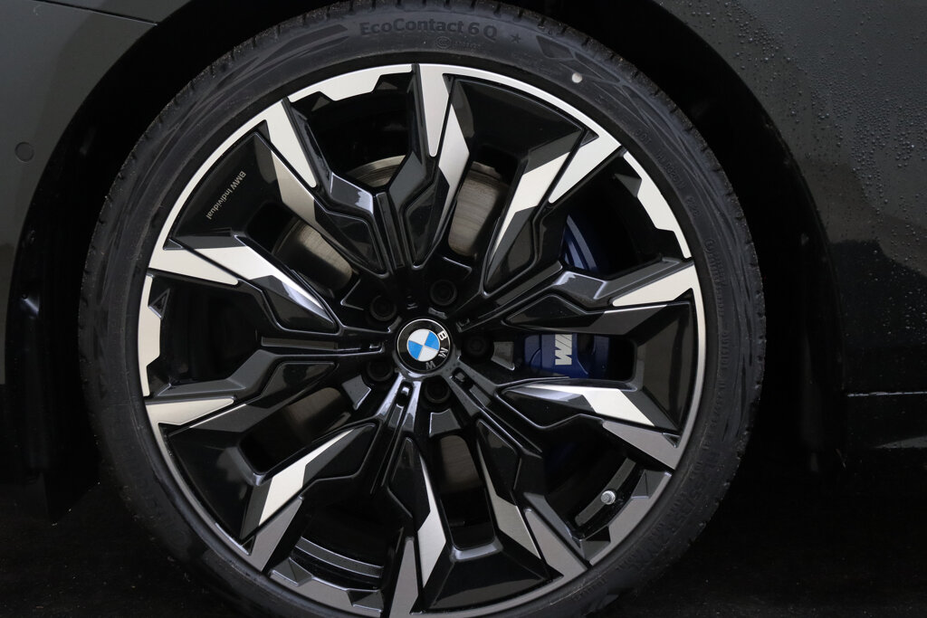 BMW i5 48
