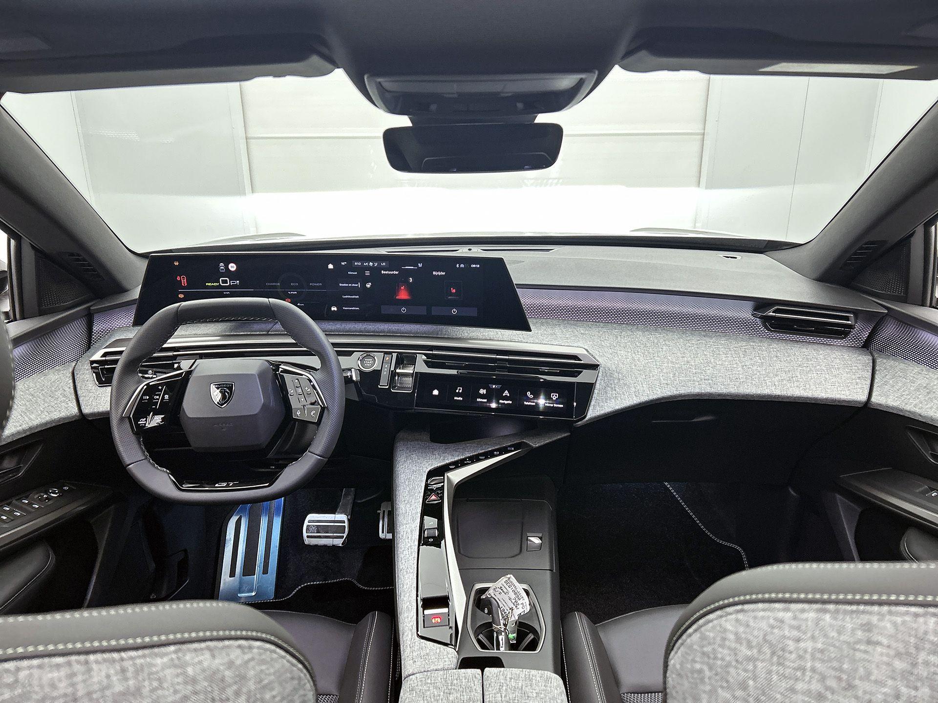 Peugeot e-3008