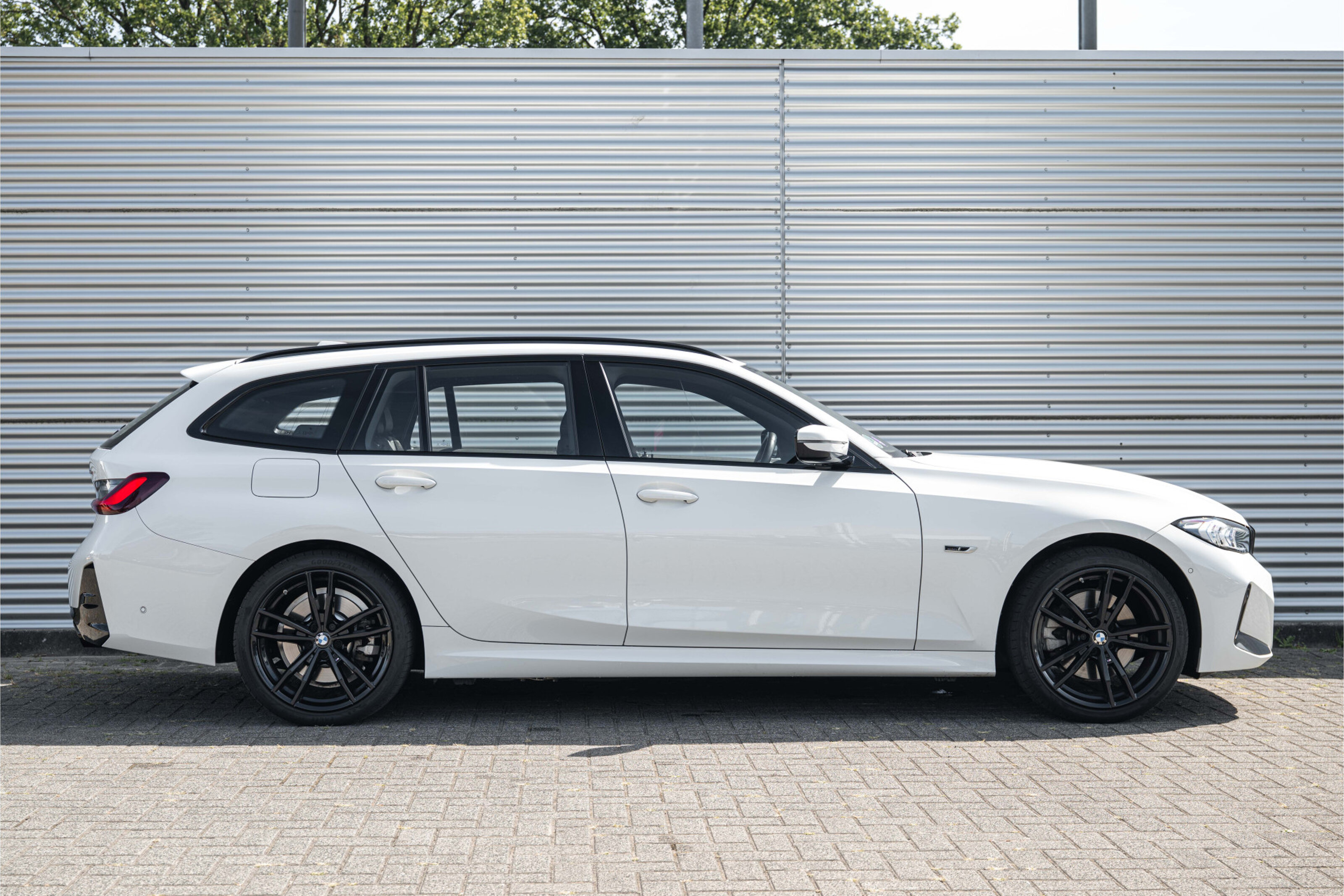 BMW 3 Serie Touring 330e M Sport Automaat