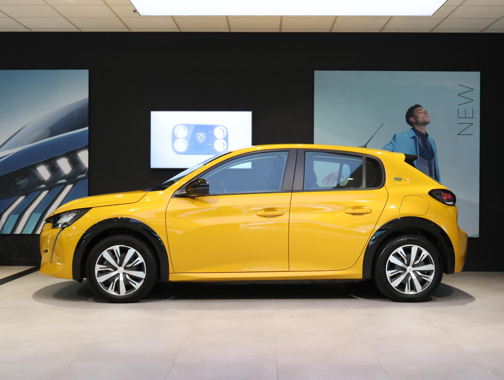 Peugeot e-208