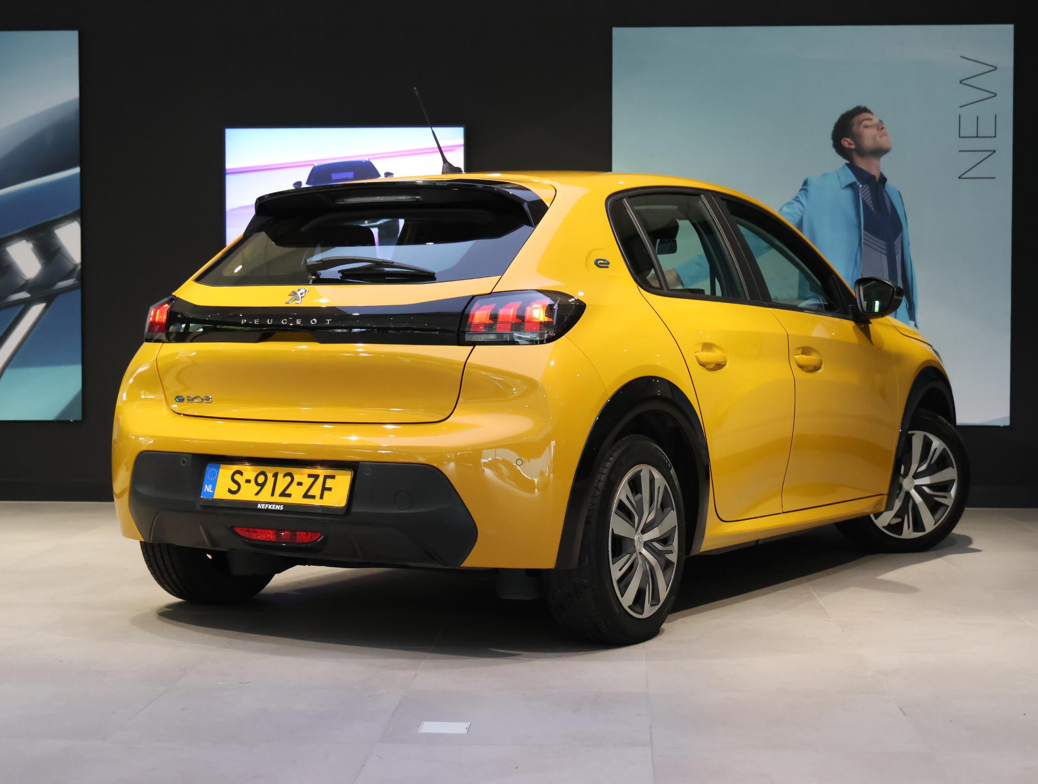 Peugeot e-208