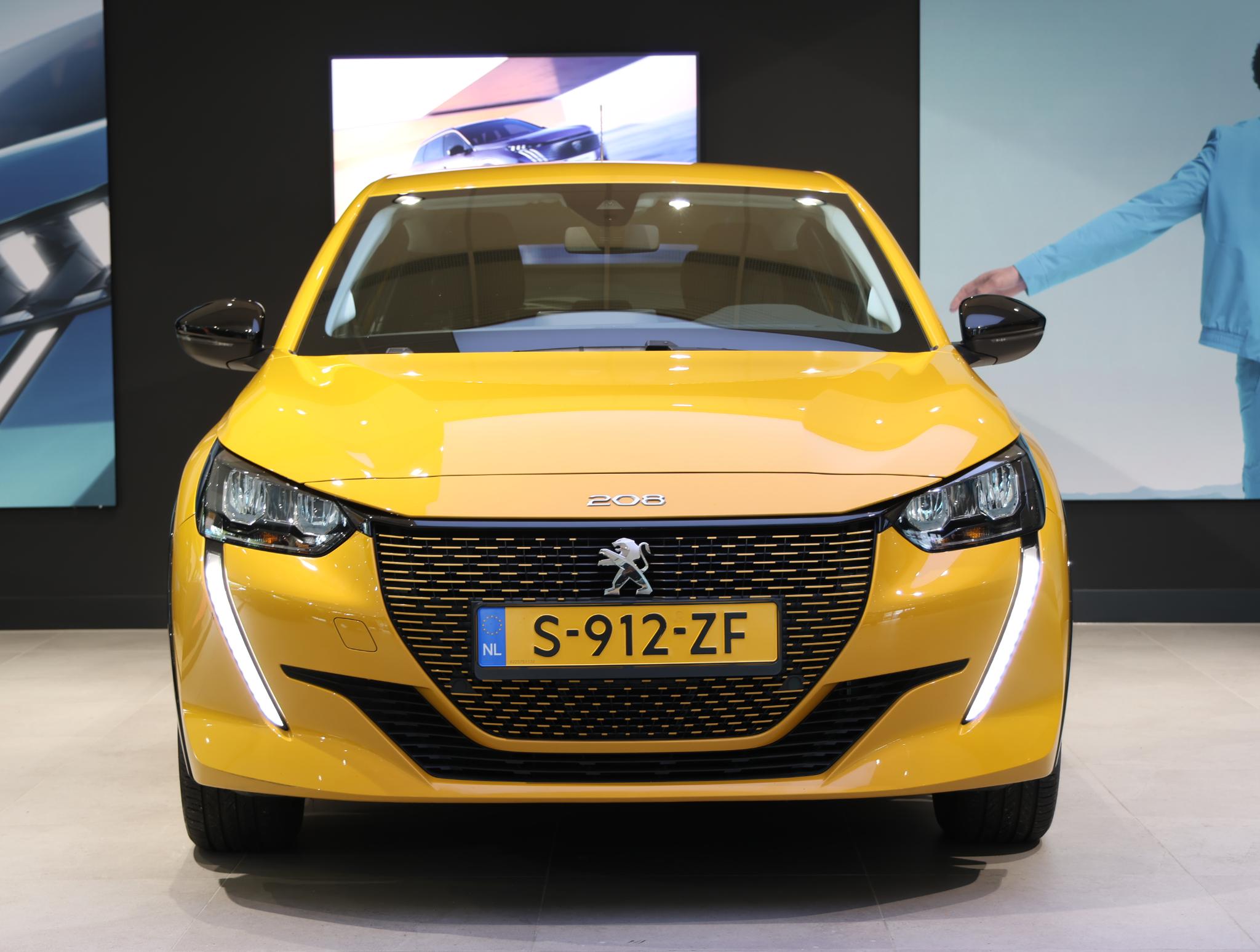 Peugeot e-208