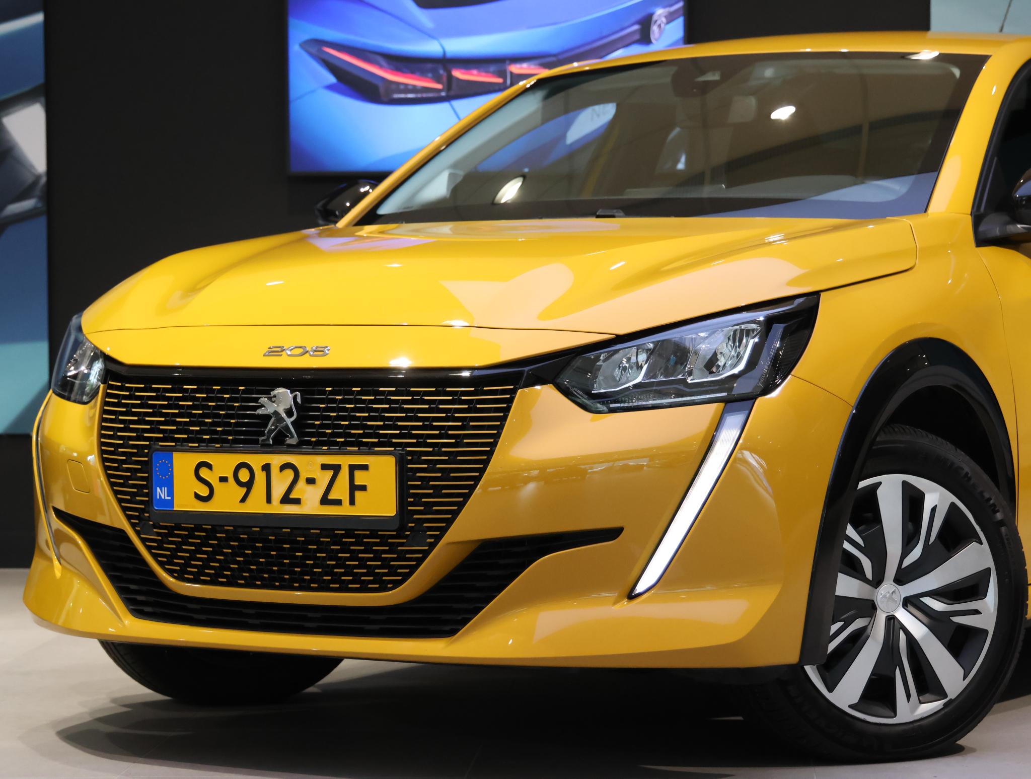 Peugeot e-208