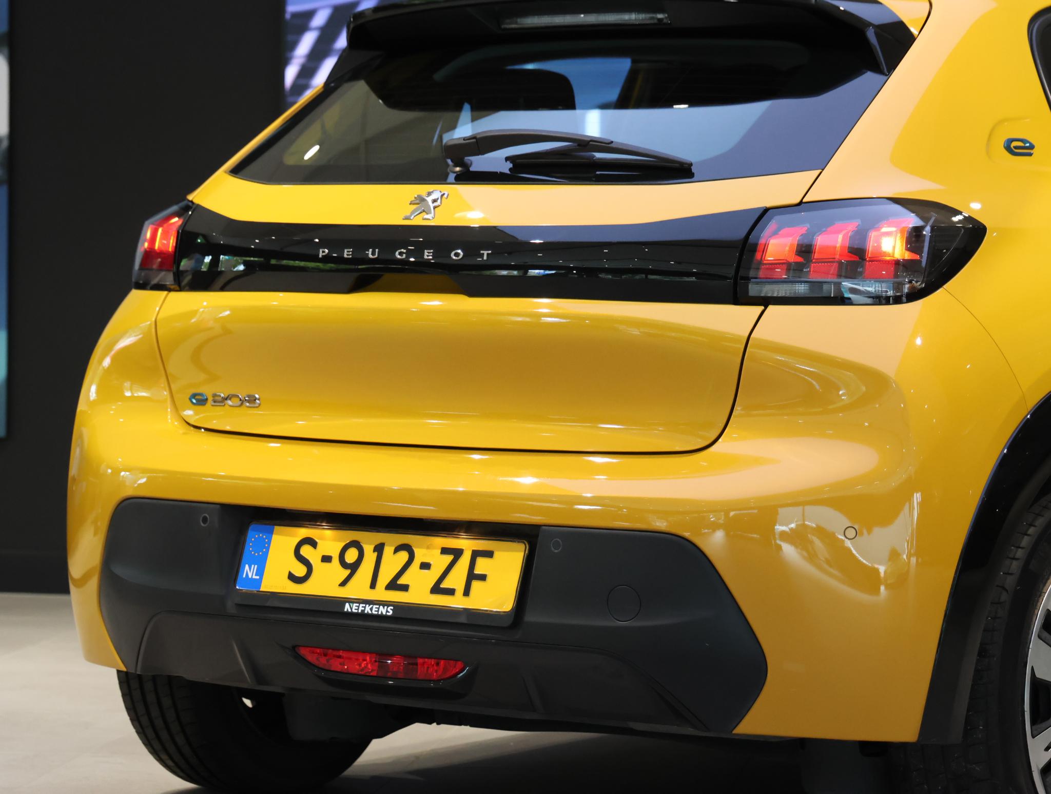 Peugeot e-208