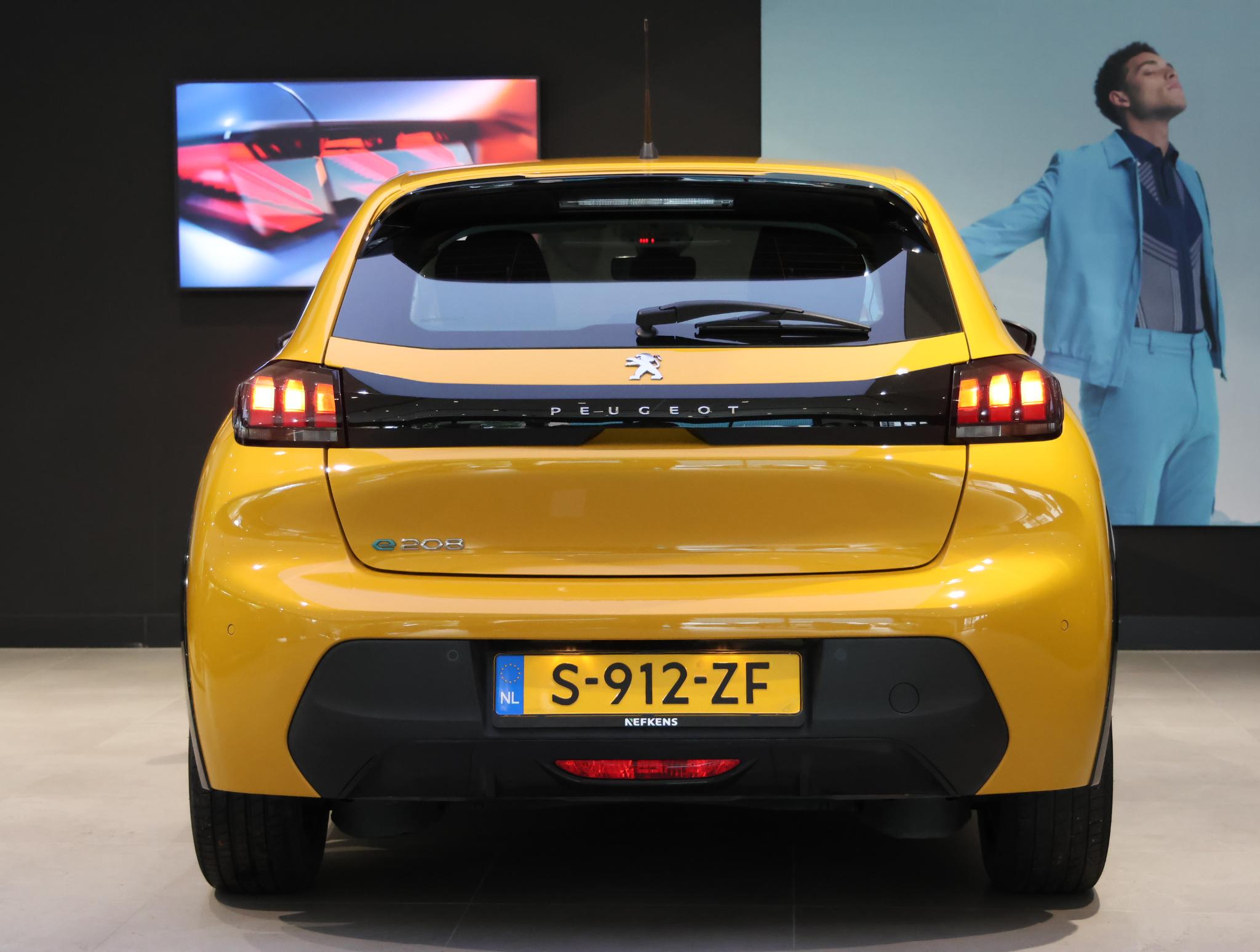 Peugeot e-208