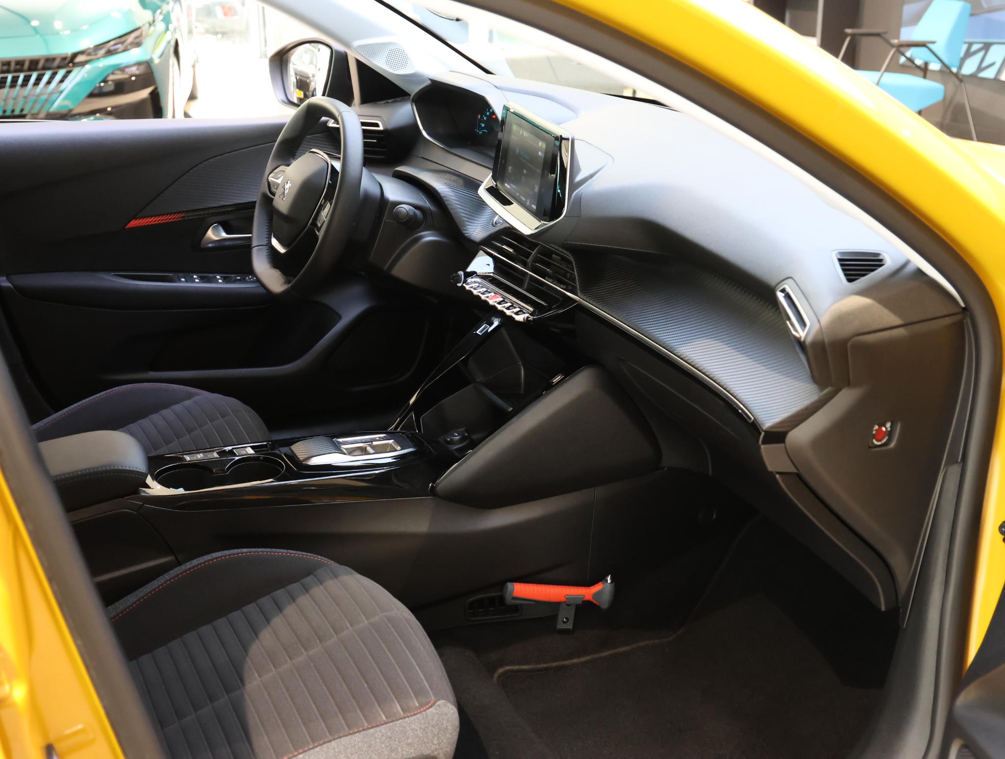 Peugeot e-208