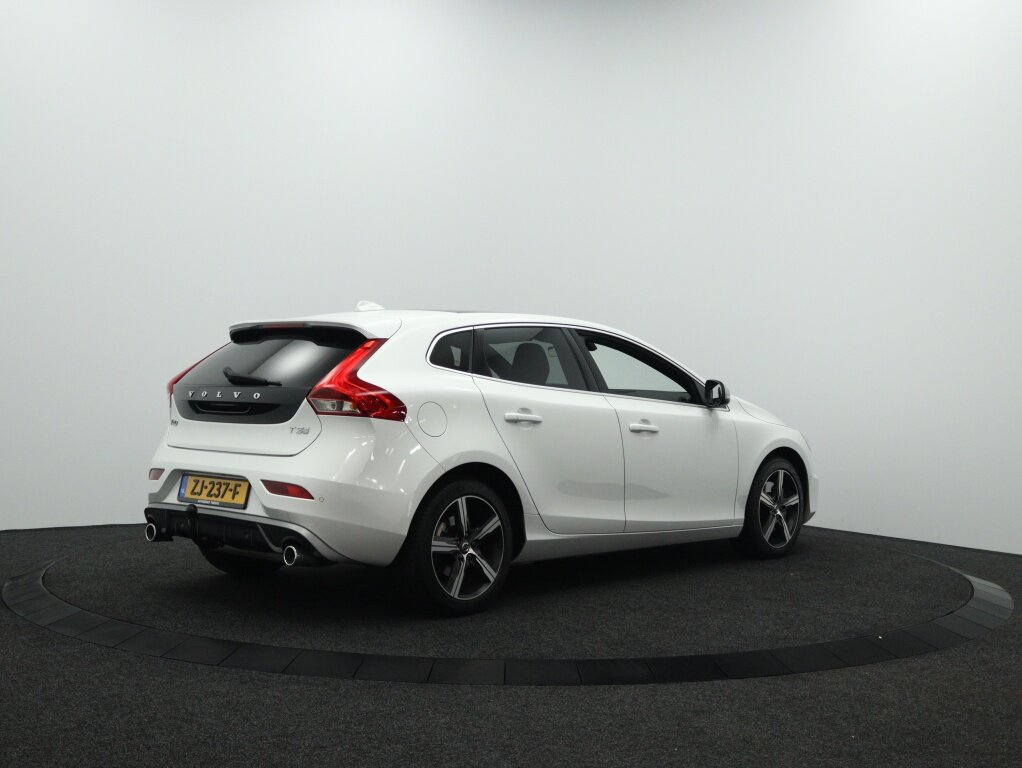 Volvo V40 1.5 T3 Polar+ Sport | Trekhaak | Panoramadak | Navigatie | Camera - Afbeelding 2