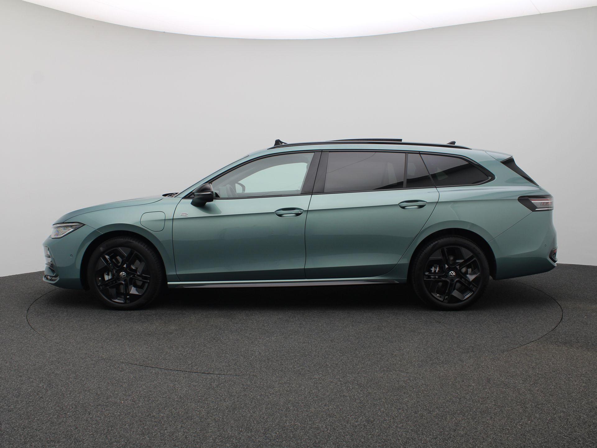 Volkswagen Passat Variant 1.5 eHybrid R-Line Edition Black Style 272PK DSG - Afbeelding 3