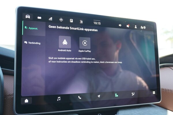 Apple Carplay/Android Auto Apple Carplay/Android Auto