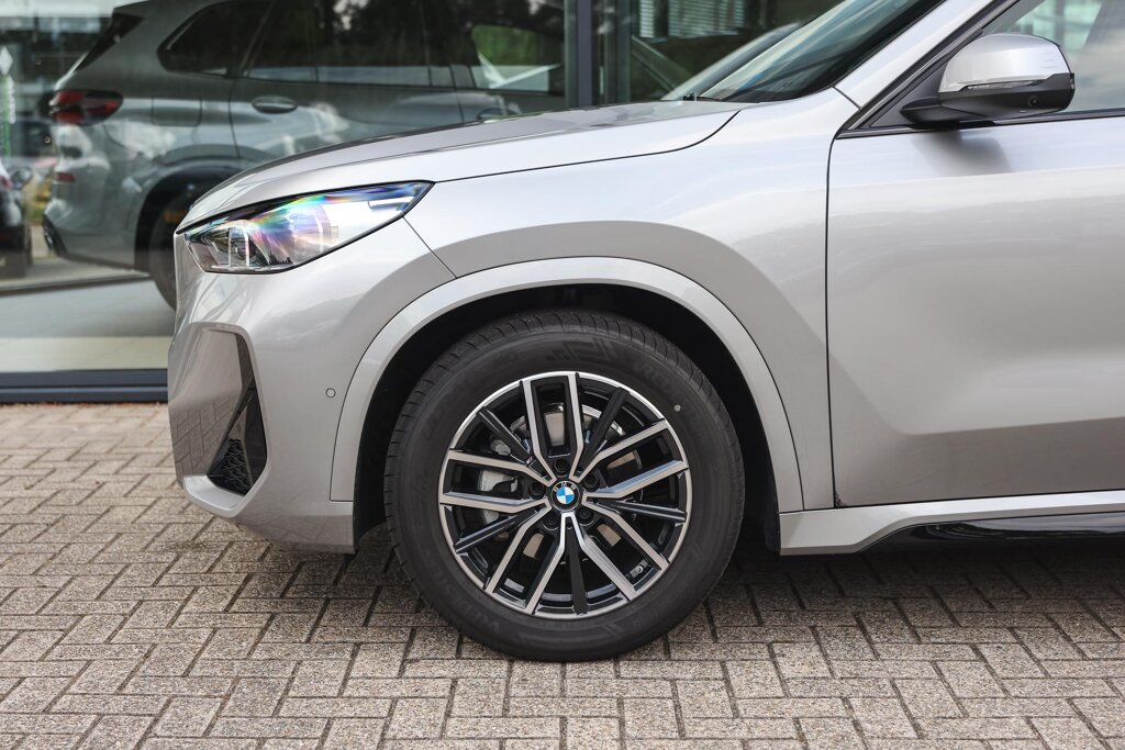 BMW iX1 5