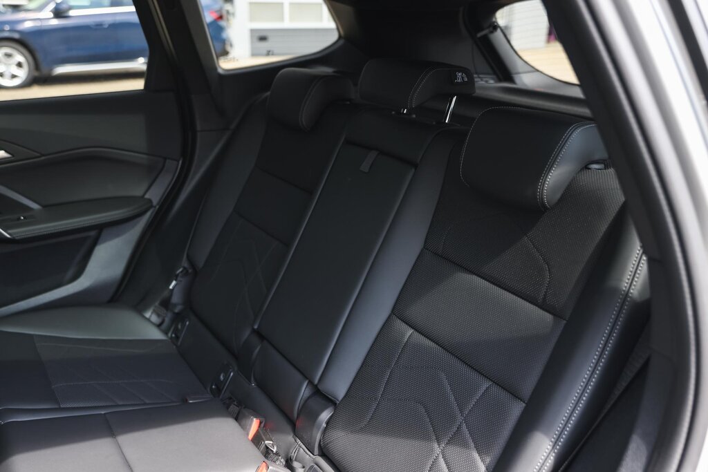 BMW iX1 12