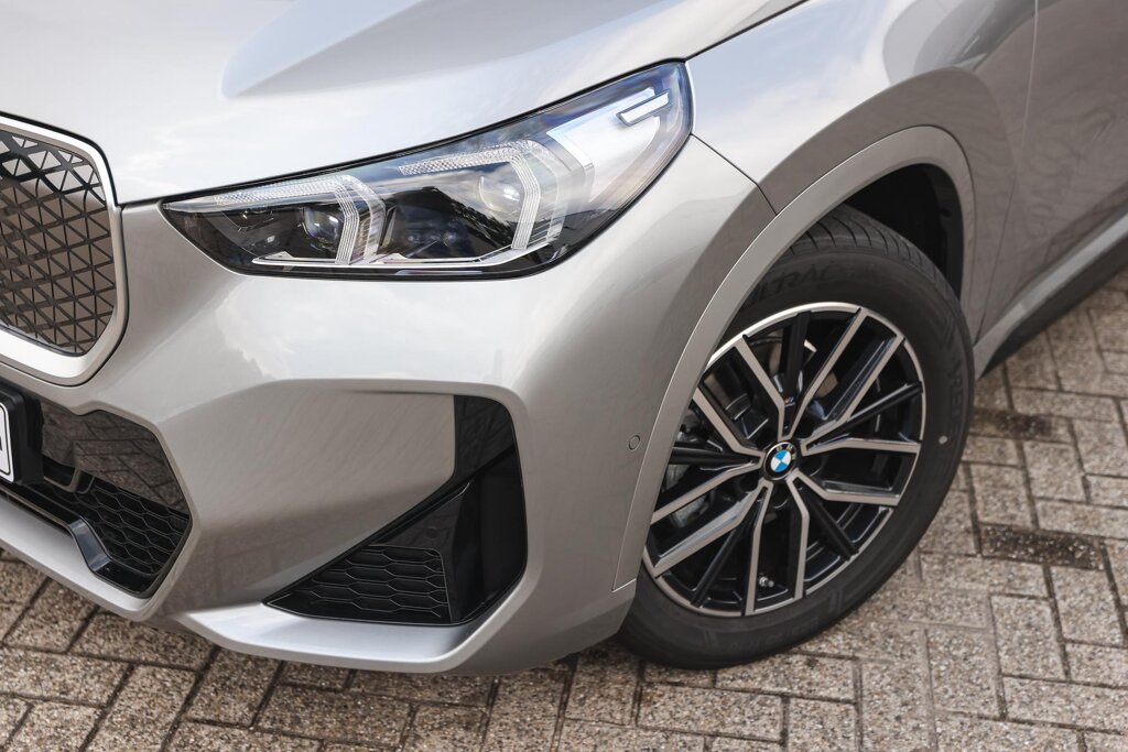BMW iX1 29