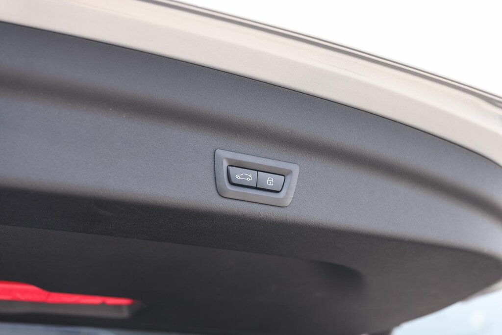 BMW iX1 33
