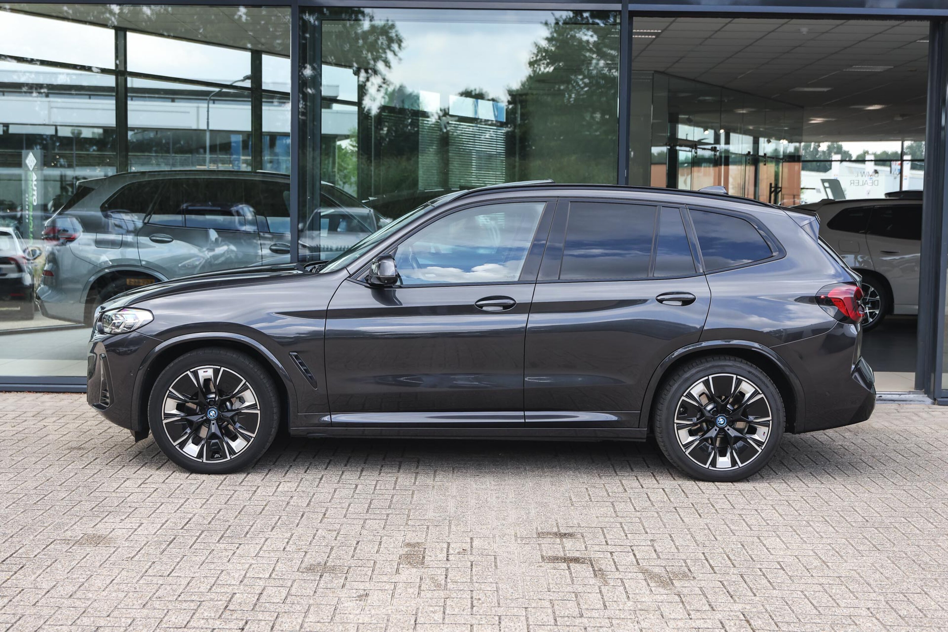BMW iX3 8