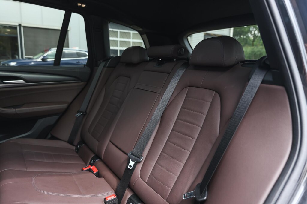 BMW iX3 12