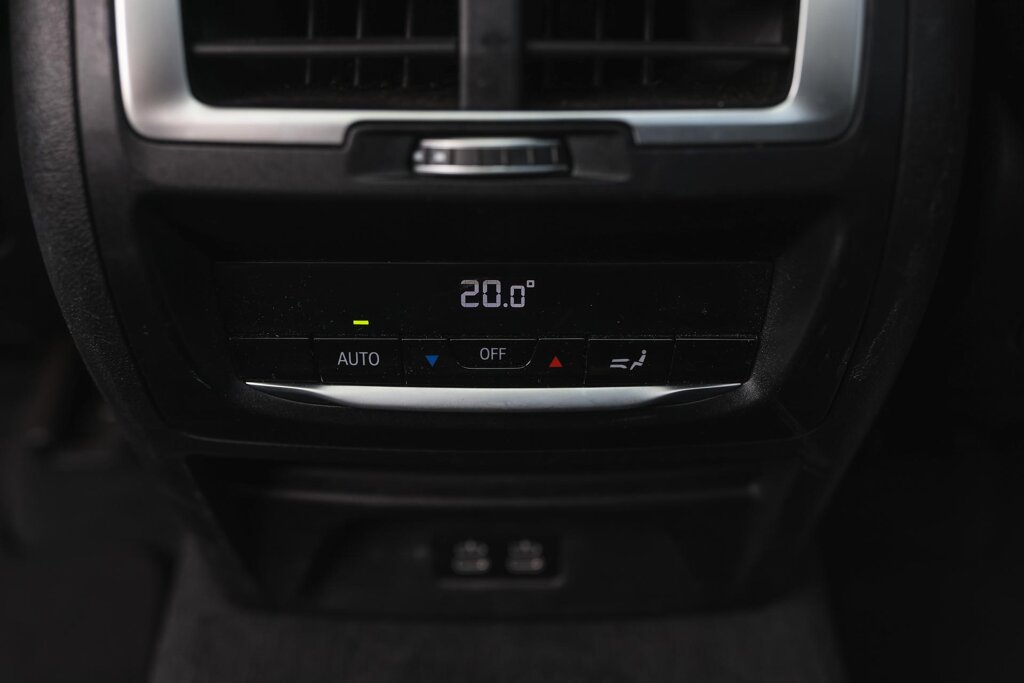 BMW iX3 13