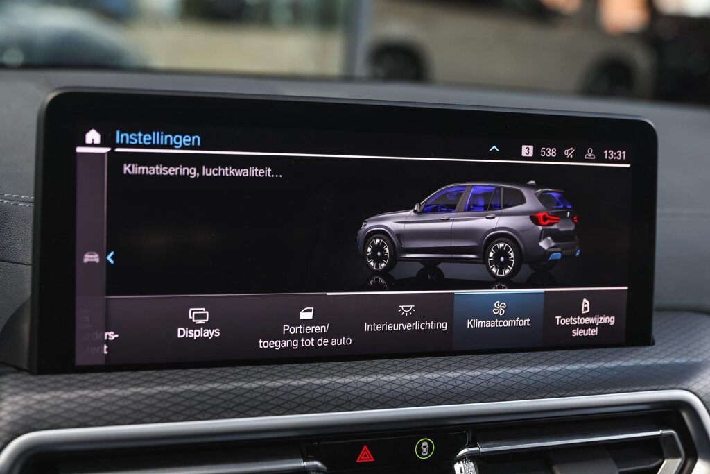 BMW iX3 28