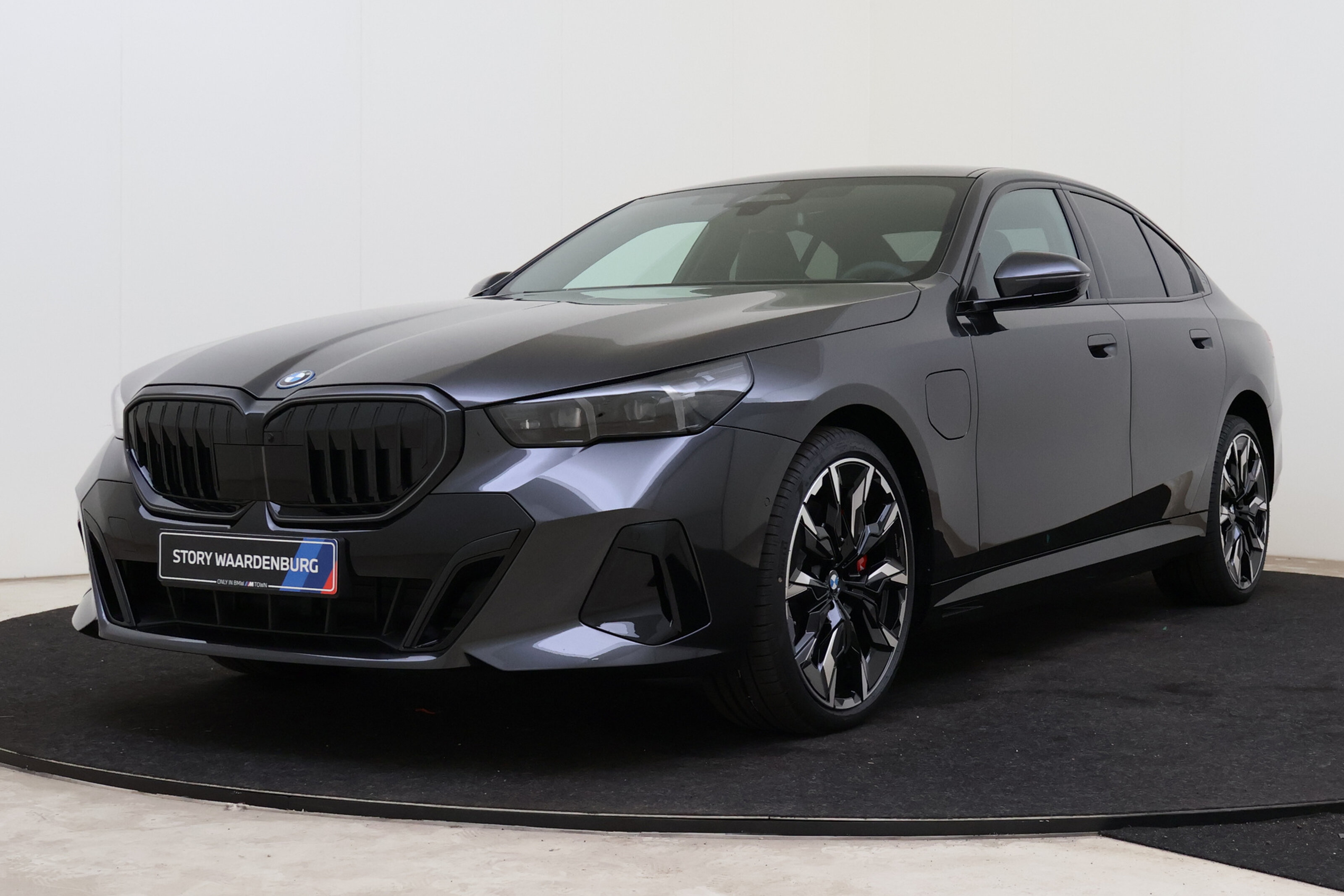 BMW 5 Serie Touring 550e xDrive M Sport Automaat