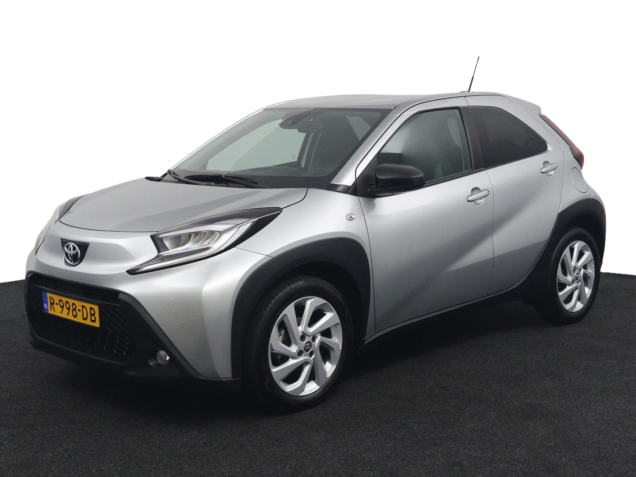 Toyota Aygo X 1.0 VVT-i MT first