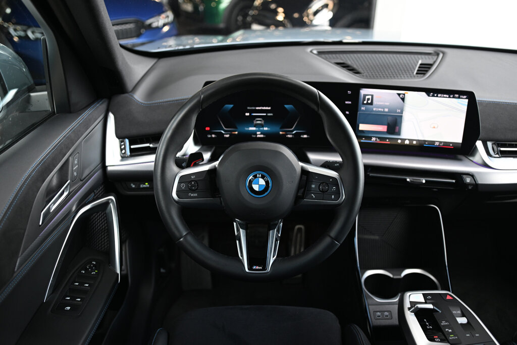 BMW iX1 8