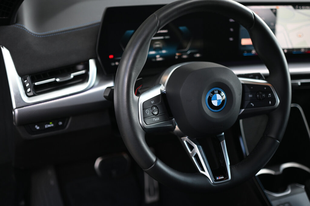 BMW iX1 23