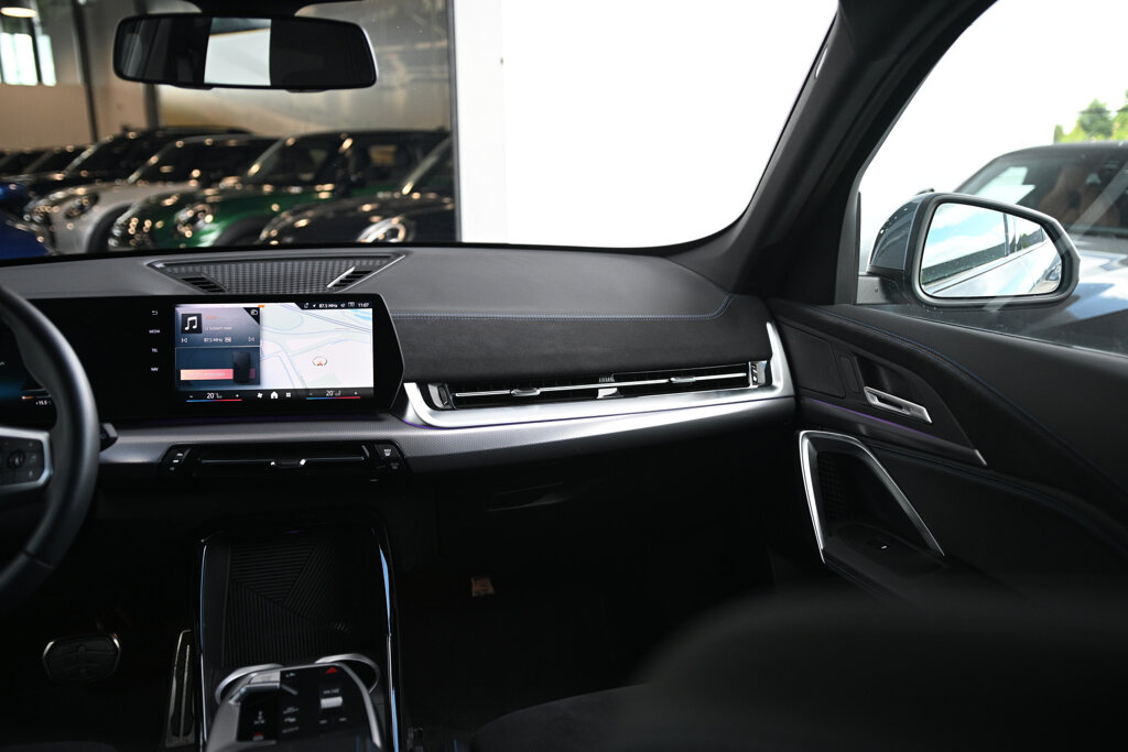 BMW iX1 27
