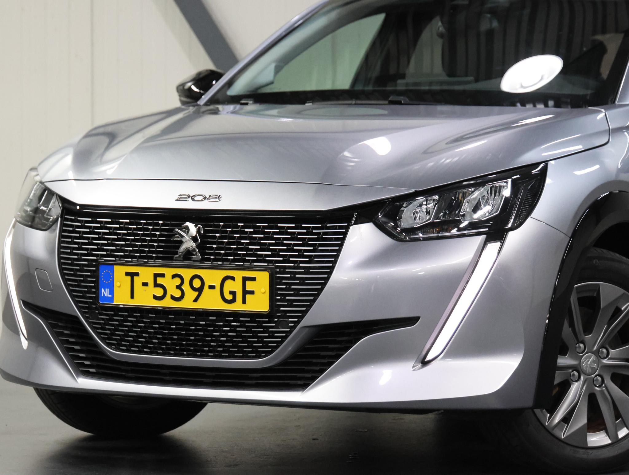 Peugeot e-208