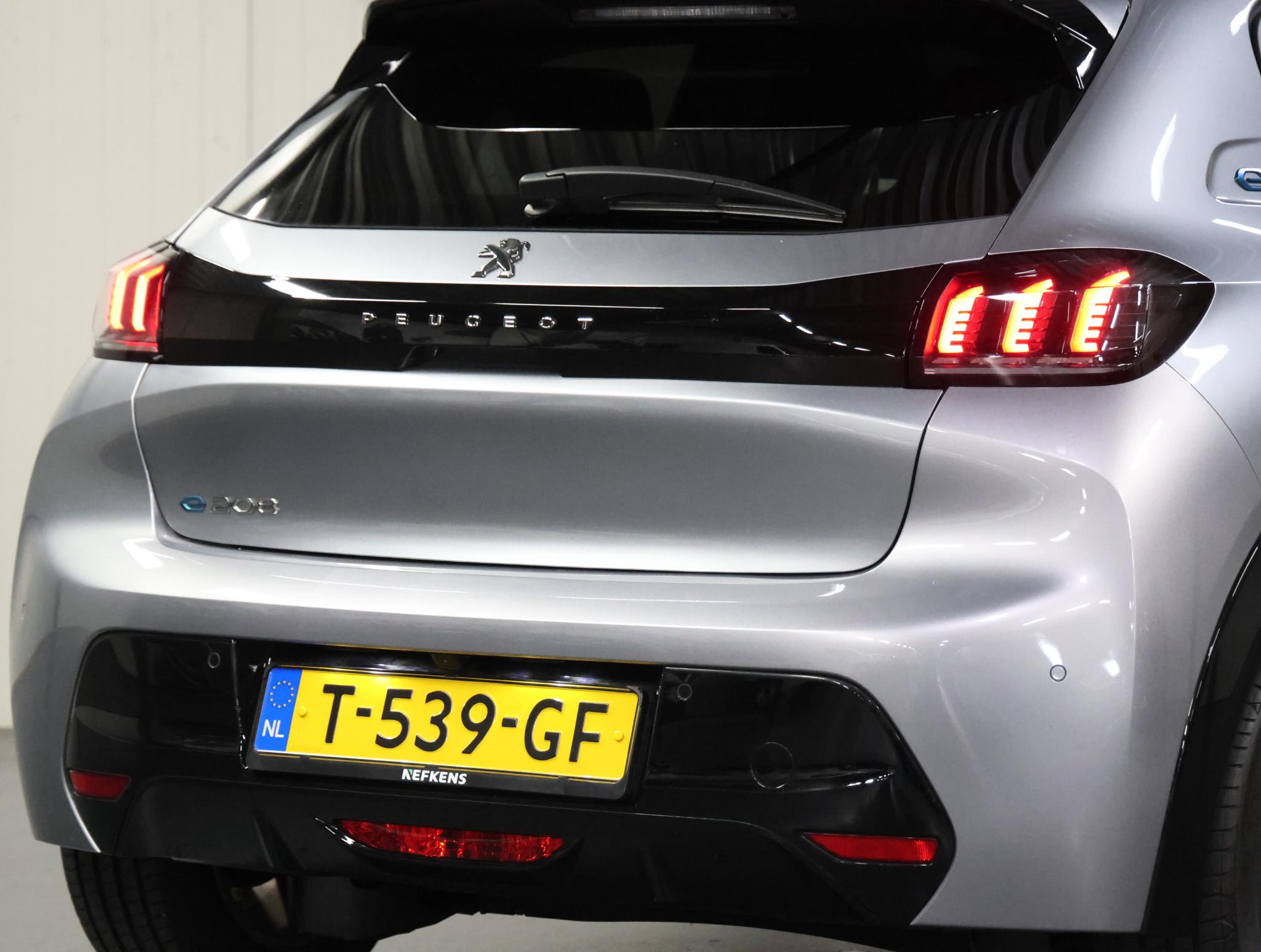 Peugeot e-208