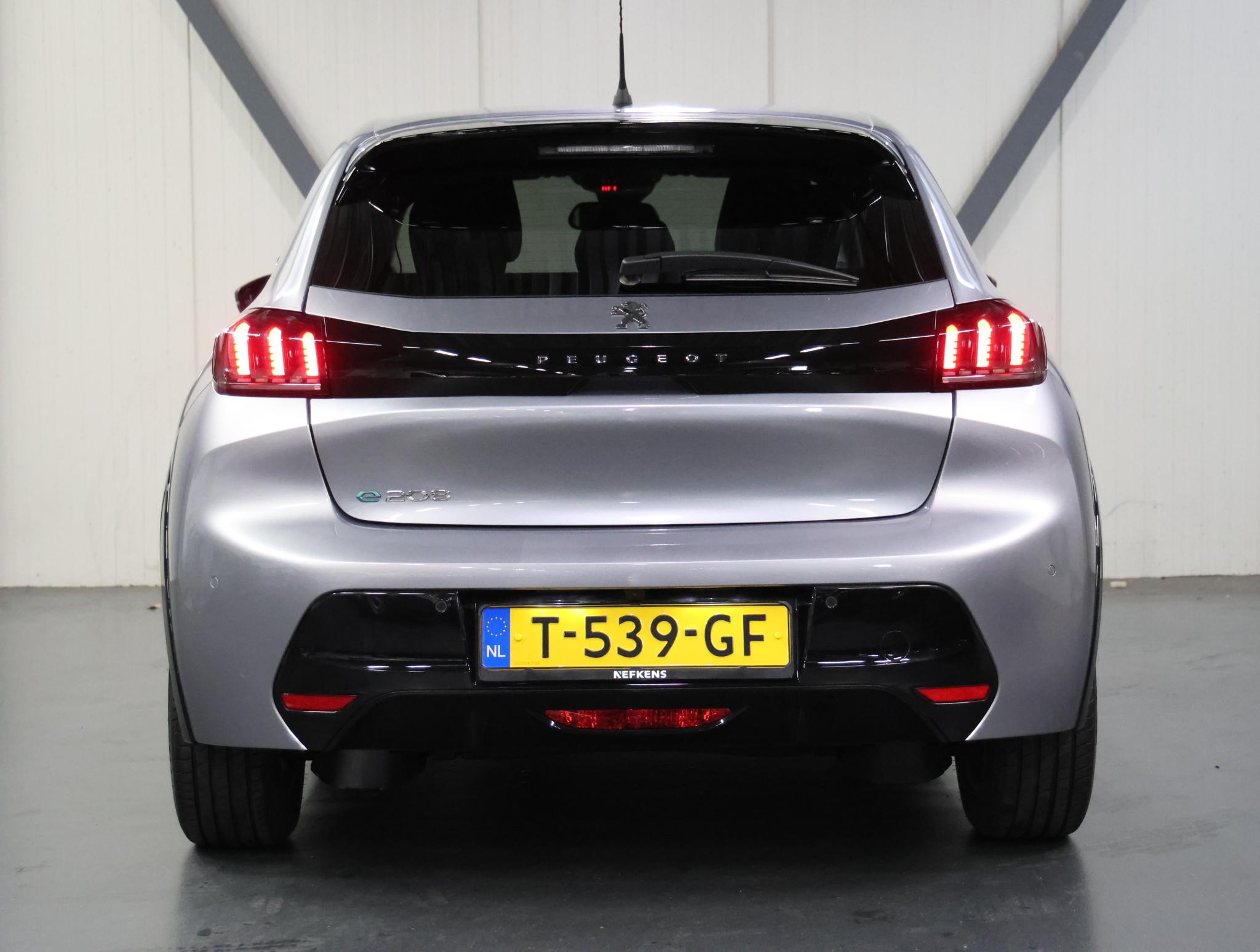 Peugeot e-208