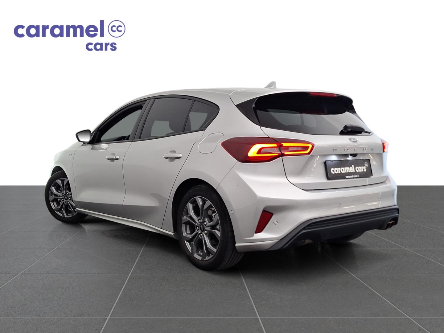 Ford Focus ST-LINE AUTOMAAT *CARPLAY*CAMERA SENSOREN*ZETELVERWARMING*DAB*GPS* - Afbeelding 4
