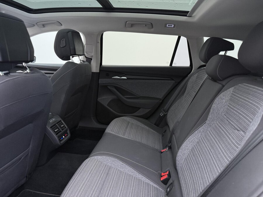 Škoda Superb Combi 1.5 TSI First Edition
