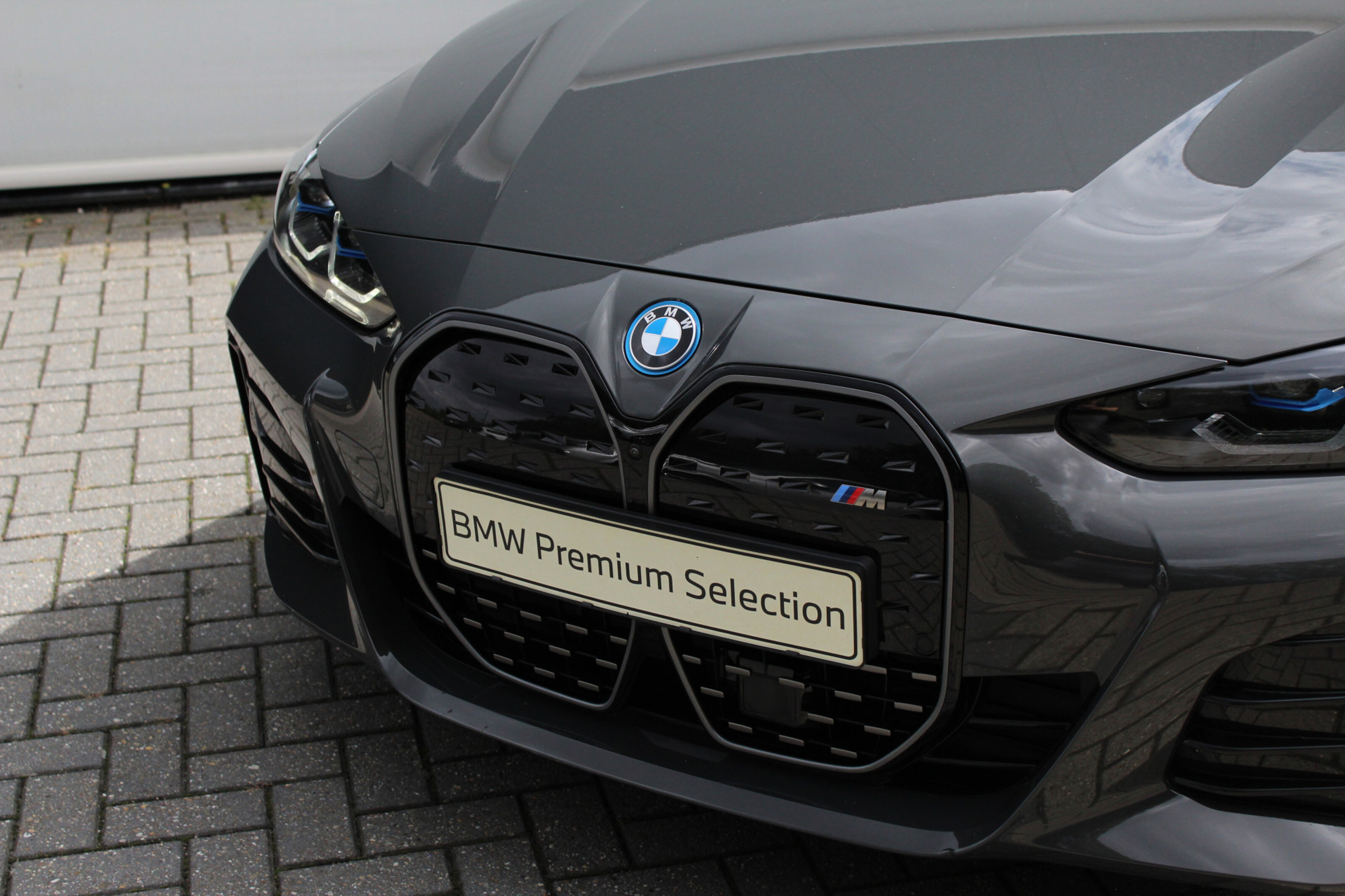 BMW i4 8