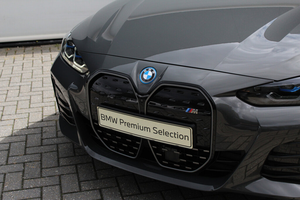 BMW i4 8