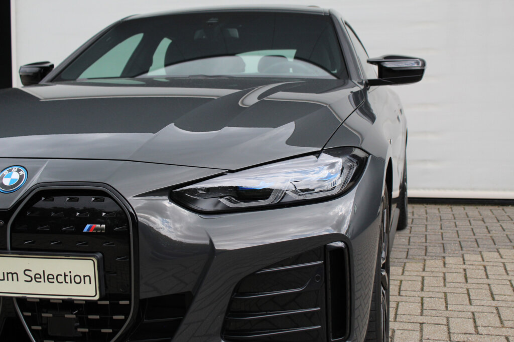 BMW i4 15