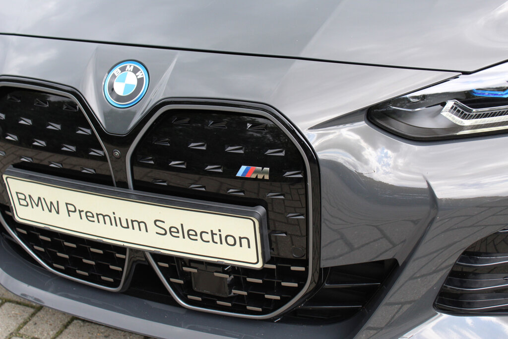 BMW i4 16